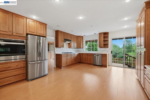 4977 Proctor Rd, Castro Valley, CA 94546