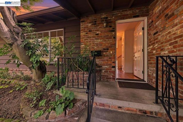 4977 Proctor Rd, Castro Valley, CA 94546