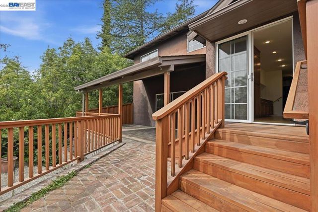 4977 Proctor Rd, Castro Valley, CA 94546