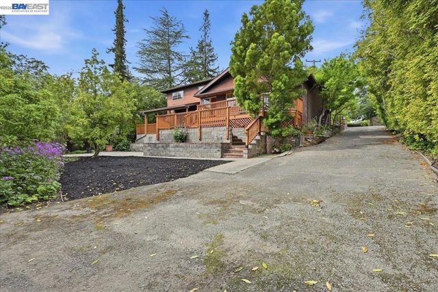 4977 Proctor Rd, Castro Valley, CA 94546