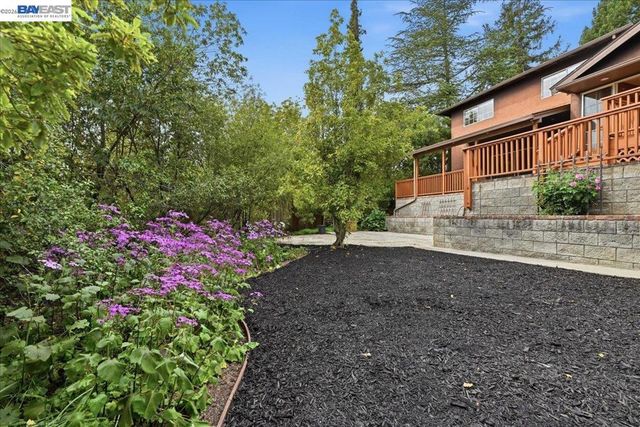 4977 Proctor Rd, Castro Valley, CA 94546