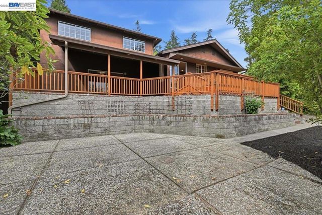 4977 Proctor Rd, Castro Valley, CA 94546