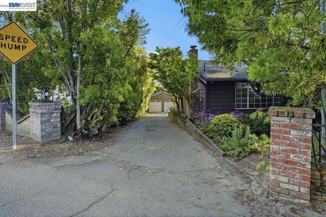 4977 Proctor Rd, Castro Valley, CA 94546