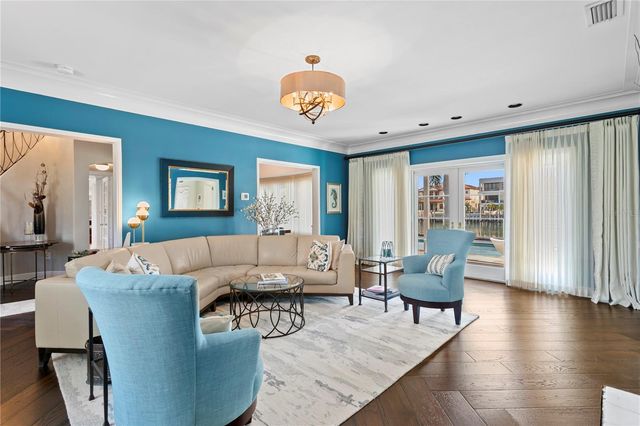 1237 BRIGHTWATERS BOULEVARD NE, St Petersburg, FL 33704