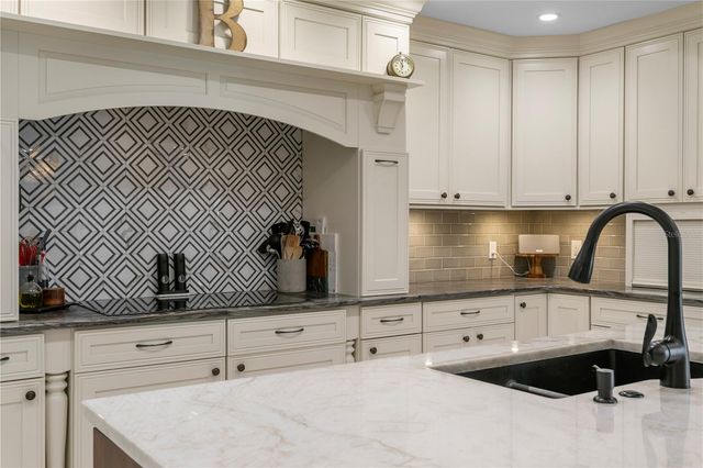 1237 BRIGHTWATERS BOULEVARD NE, St Petersburg, FL 33704