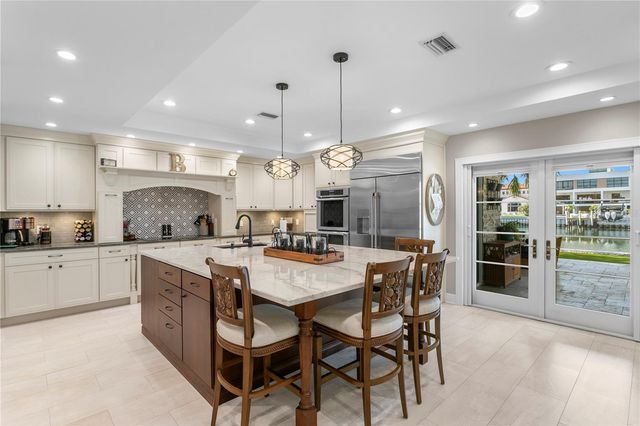 1237 BRIGHTWATERS BOULEVARD NE, St Petersburg, FL 33704