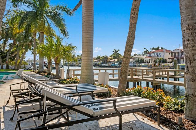 1237 BRIGHTWATERS BOULEVARD NE, St Petersburg, FL 33704