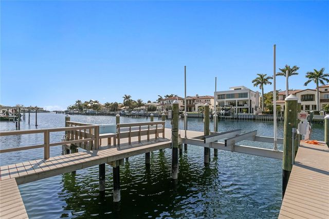 1237 BRIGHTWATERS BOULEVARD NE, St Petersburg, FL 33704