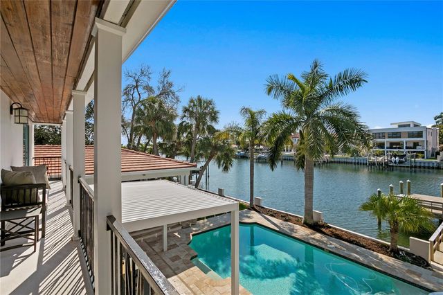 1237 BRIGHTWATERS BOULEVARD NE, St Petersburg, FL 33704