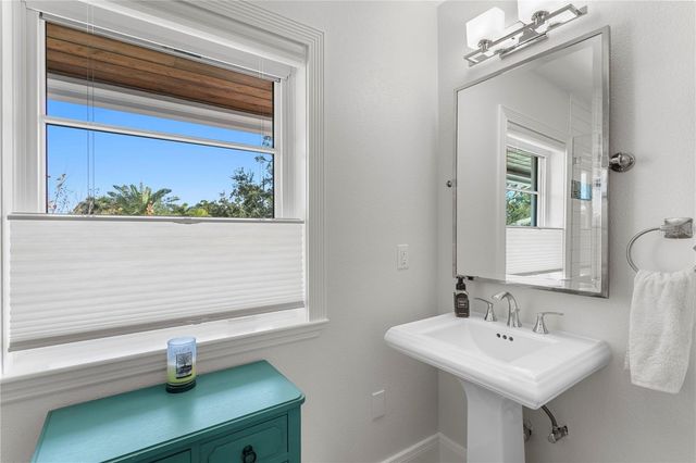 1237 BRIGHTWATERS BOULEVARD NE, St Petersburg, FL 33704