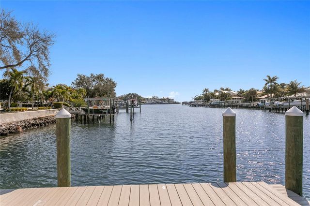 1237 BRIGHTWATERS BOULEVARD NE, St Petersburg, FL 33704