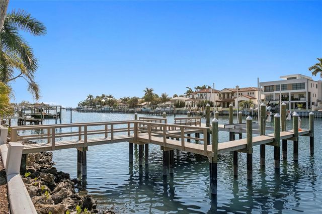 1237 BRIGHTWATERS BOULEVARD NE, St Petersburg, FL 33704