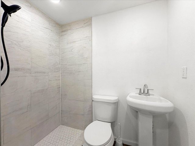 4801 Woodcastle Drive, Chandler, TX 75758