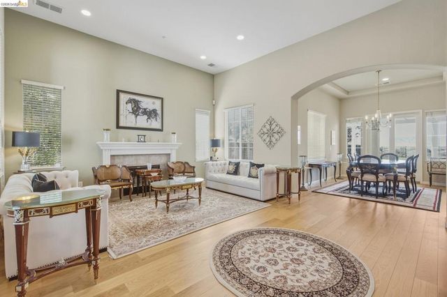 171 E Country Club Dr, Brentwood, CA 94513