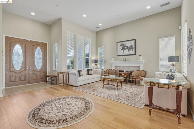 171 E Country Club Dr, Brentwood, CA 94513
