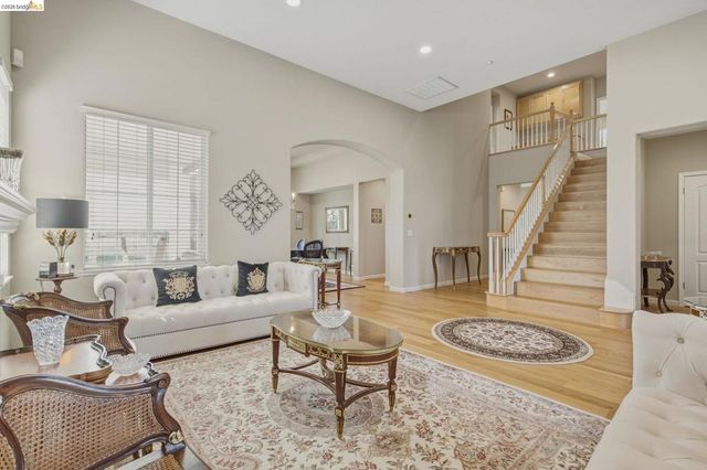 171 E Country Club Dr, Brentwood, CA 94513