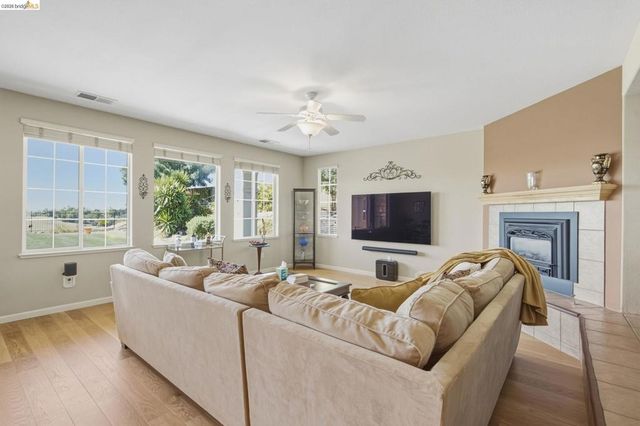 171 E Country Club Dr, Brentwood, CA 94513