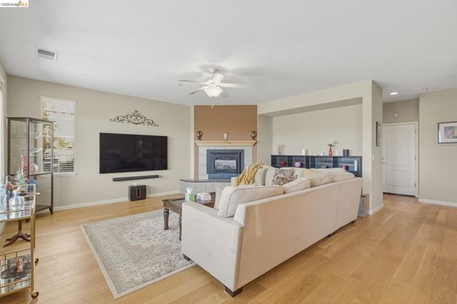 171 E Country Club Dr, Brentwood, CA 94513