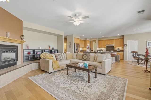 171 E Country Club Dr, Brentwood, CA 94513