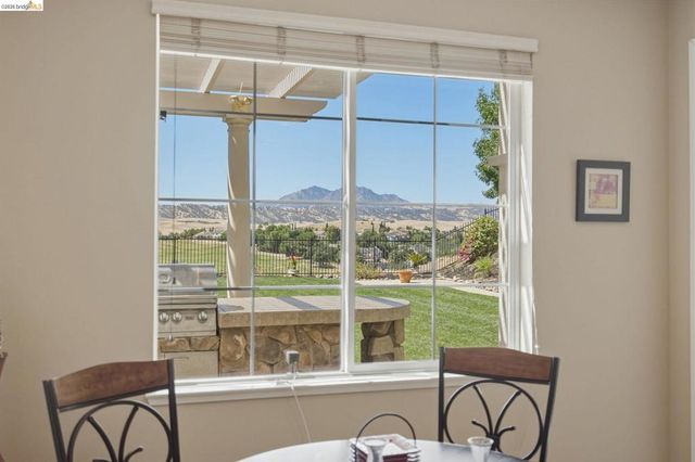 171 E Country Club Dr, Brentwood, CA 94513