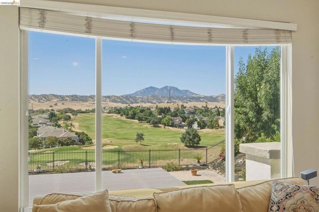171 E Country Club Dr, Brentwood, CA 94513