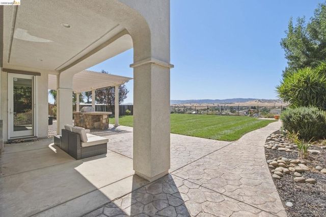 171 E Country Club Dr, Brentwood, CA 94513