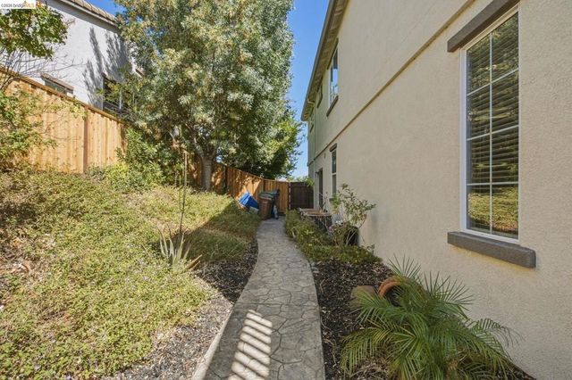 171 E Country Club Dr, Brentwood, CA 94513