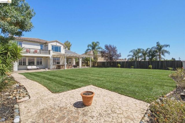 171 E Country Club Dr, Brentwood, CA 94513