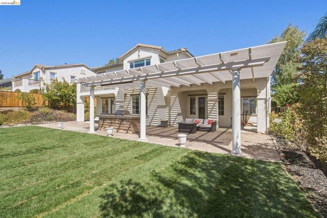171 E Country Club Dr, Brentwood, CA 94513