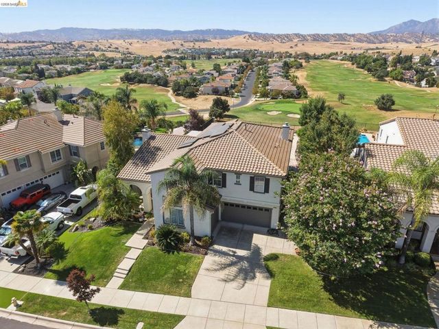 171 E Country Club Dr, Brentwood, CA 94513