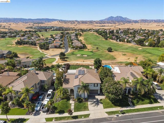 171 E Country Club Dr, Brentwood, CA 94513