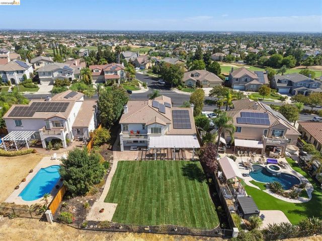 171 E Country Club Dr, Brentwood, CA 94513