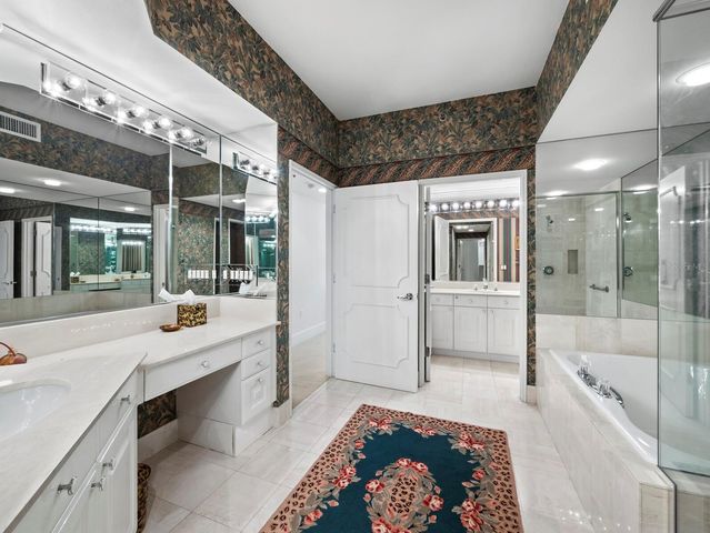 3040 GRAND BAY BOULEVARD 232, Longboat Key, FL 34228