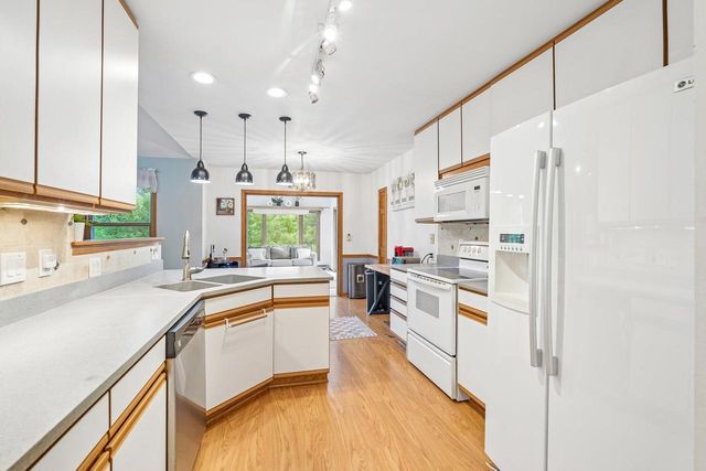 2837 Willard LANE, Waukesha, WI 53188
