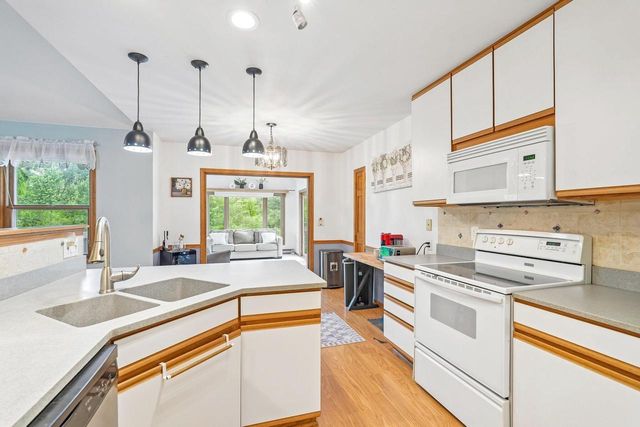 2837 Willard LANE, Waukesha, WI 53188