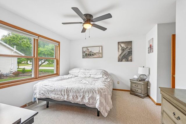 2837 Willard LANE, Waukesha, WI 53188
