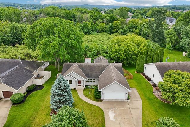 2837 Willard LANE, Waukesha, WI 53188