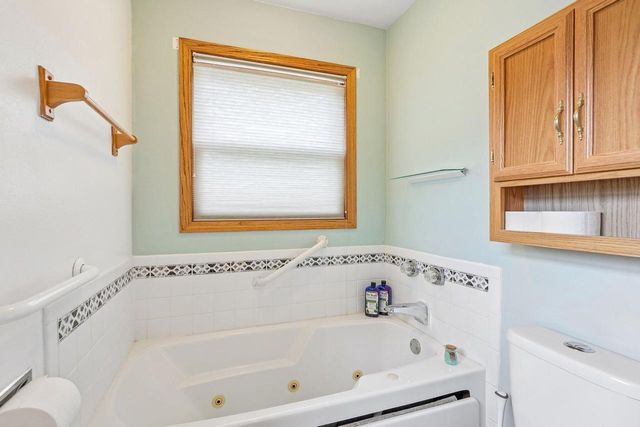 2837 Willard LANE, Waukesha, WI 53188