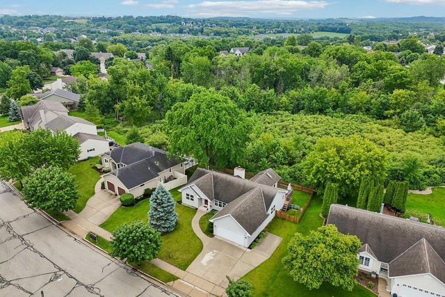 2837 Willard LANE, Waukesha, WI 53188