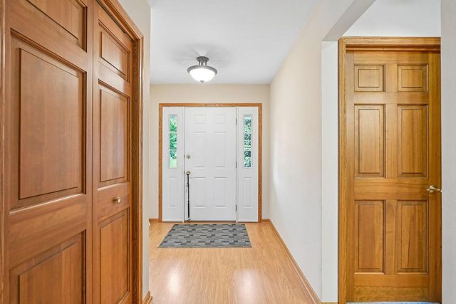2837 Willard LANE, Waukesha, WI 53188