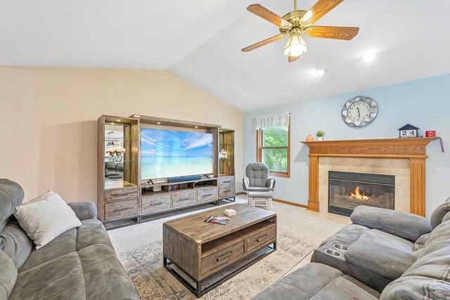 2837 Willard LANE, Waukesha, WI 53188