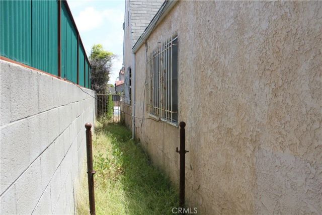 1657 S Fairfax, Los Angeles, CA 90019