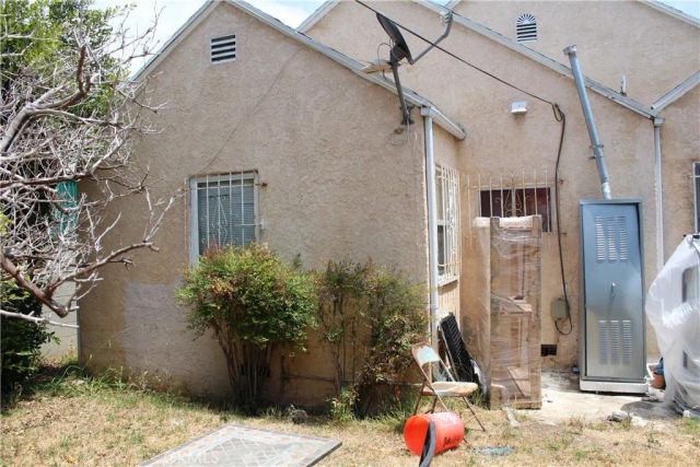 1657 S Fairfax, Los Angeles, CA 90019