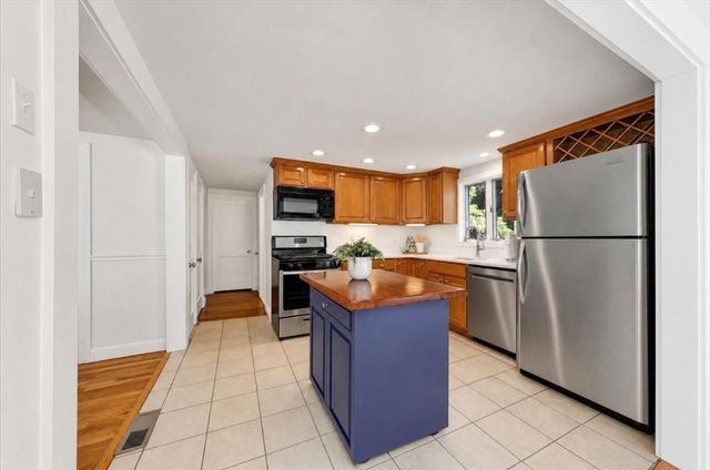 39 Gerard Rd, Norwell, MA 02061