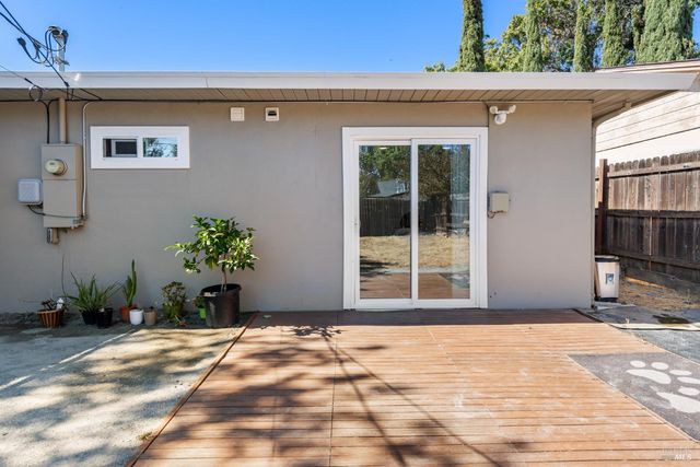 1042 Hayes St, Fairfield, CA 94533