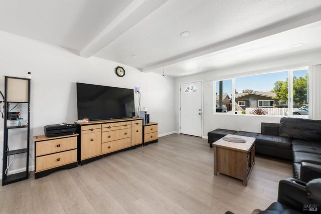 1042 Hayes St, Fairfield, CA 94533