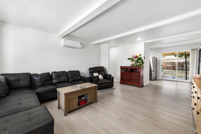 1042 Hayes St, Fairfield, CA 94533