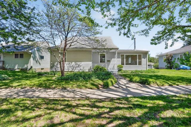 1115 W 10TH Street, Cedar Falls, IA 50613