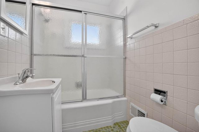 1115 W 10TH Street, Cedar Falls, IA 50613