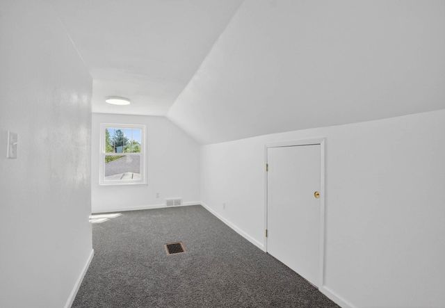 1115 W 10TH Street, Cedar Falls, IA 50613